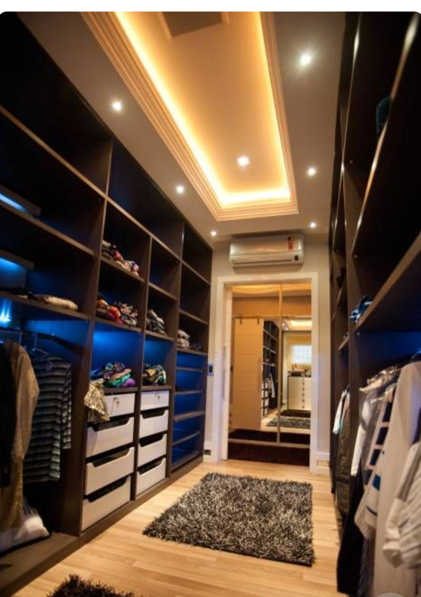 Большая открытая гардеробная комната с комбинированным наполнением Омск