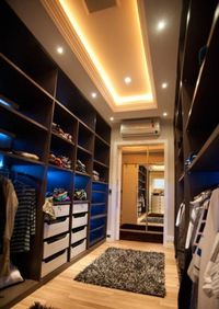 Большая открытая гардеробная комната с комбинированным наполнением Омск