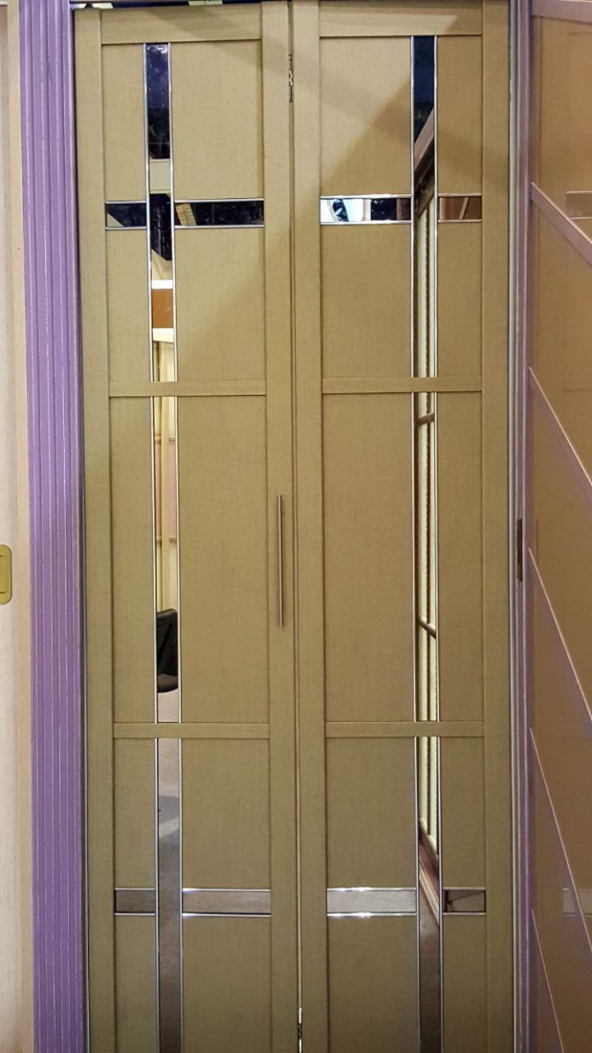 Двери гармошка шпонированные с зеркальным декором Омск