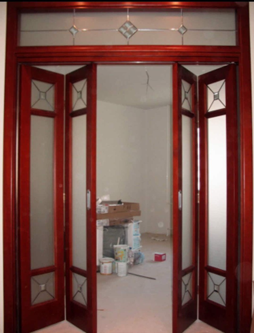 Дверь гармошка с декоративными стеклянными вставками Омск