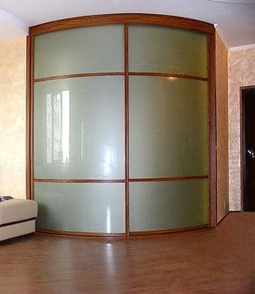 Встроенный шкаф купе радиусный в классическом стиле Омск